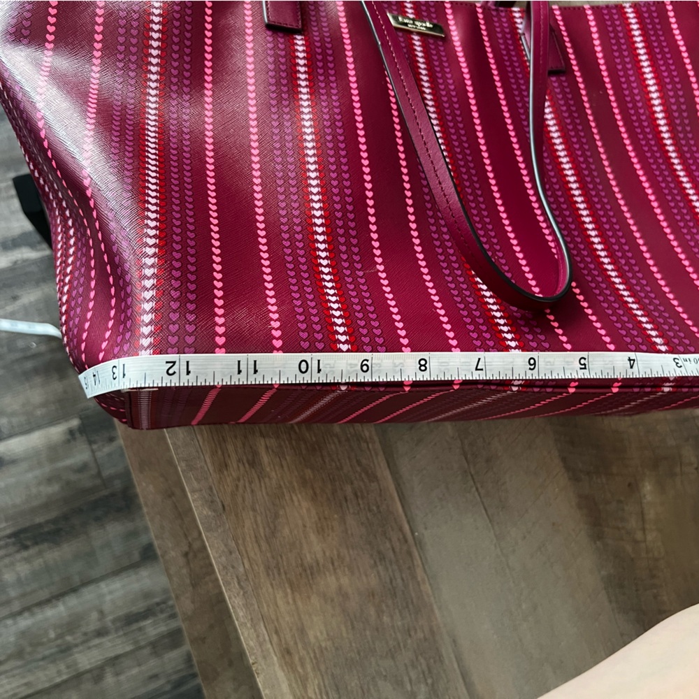 Kate Spade ECU Margareta Cranberry Heart X-large Tote - Picture 7 of 16